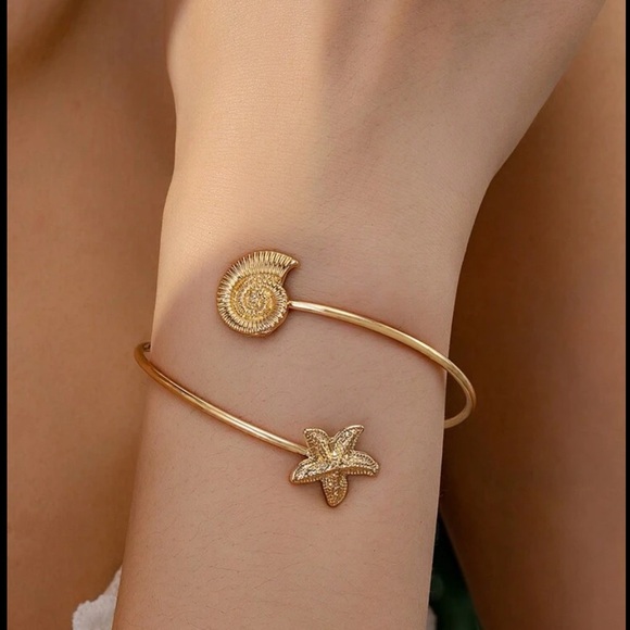 Gold Shell Open Bangle Bracelet - Picture 3 of 4